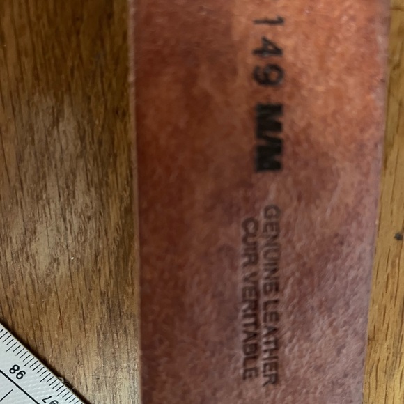 White distressed belt - Picture 2 of 4